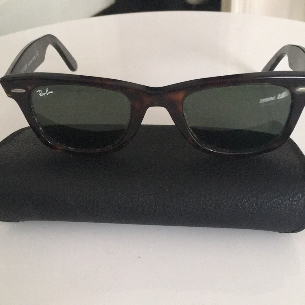 Ray Ban wayfarers Tortoise Shell